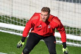 CALCIO - UEFA Champions League - Team Juventus - Training