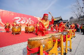 Gongs And Drums Performance in Yuncheng