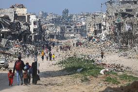 Palestinians Returning To Devastated Northern Gaza