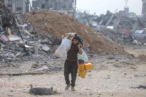 Palestinians Returning To Devastated Northern Gaza