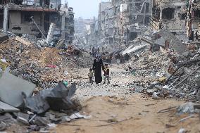 Palestinians Returning To Devastated Northern Gaza