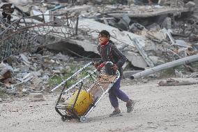 Palestinians Returning To Devastated Northern Gaza