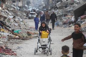 Palestinians Returning To Devastated Northern Gaza