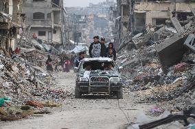 Palestinians Returning To Devastated Northern Gaza