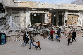 Palestinians Returning To Devastated Northern Gaza