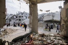 Palestinians Returning To Devastated Northern Gaza