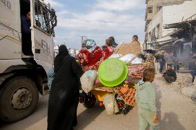 Palestinians Returning To Devastated Northern Gaza