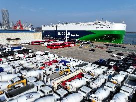 Ship Load Export Vehicles in Lianyungang Port