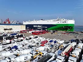 Ship Load Export Vehicles in Lianyungang Port