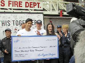 Baseball: Ohtani visits L.A. firefighters