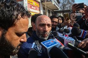 Awami Ittehad Party (AIP) Holds Solidarity March And Day-Long Fast To Seek The Release Of MP Baramulla And Party Chief Engineer