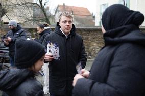 Louis Boyard campaigning for the municipal elections - Villeneuve Saint-Georges RL