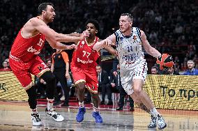 Olympiacos Piraeus v Anadolu Efes Istanbul - Turkish Airlines EuroLeague