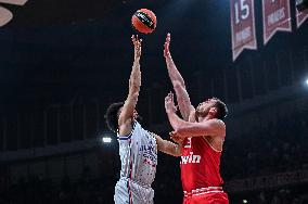 Olympiacos Piraeus v Anadolu Efes Istanbul - Turkish Airlines EuroLeague