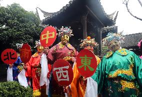 Welcome The God of Wealth Custom in China