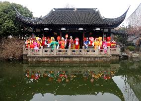 Welcome The God of Wealth Custom in China