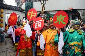 Welcome The God of Wealth Custom in China