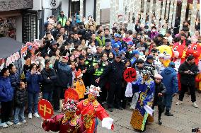 Welcome The God of Wealth Custom in China