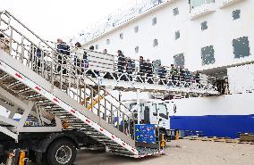 South Korean Tourists Entering China