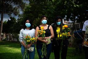 Deported Migrants from the United States in Colombia Receive Donations