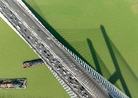 Highway Traffic Return Peak