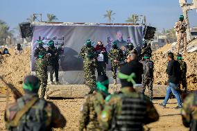Hamas Hands Over New Israeli Prisoners - Gaza