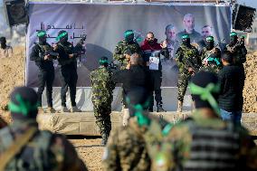 Hamas Hands Over New Israeli Prisoners - Gaza