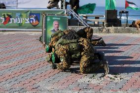 Hamas Hands Over New Israeli Prisoners - Gaza