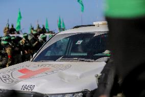 Hamas Hands Over New Israeli Prisoners - Gaza