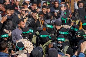 Hamas Hands Over New Israeli Prisoners - Gaza