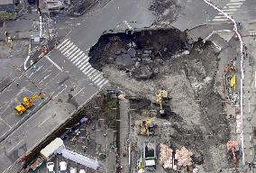 Sinkhole at intersection near Tokyo