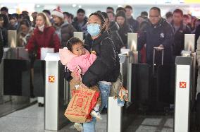 Spring Festival Travel Return Peak in Fuyang