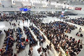 Spring Festival Travel Return Peak in Fuyang