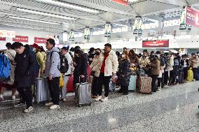 Spring Festival Travel Return Peak in Fuyang