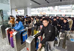 Spring Festival Travel Return Peak in Fuyang