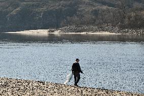Litter picking on Khortytsia Island in Zaporizhzhia