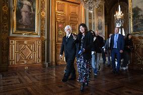 Anne Hidalgo bestows honorary citizenship on Paul Watson in Paris - FA