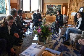 Anne Hidalgo bestows honorary citizenship on Paul Watson in Paris - FA