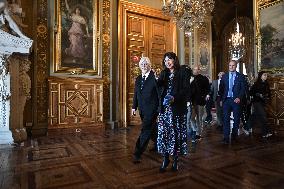 Anne Hidalgo bestows honorary citizenship on Paul Watson in Paris - FA