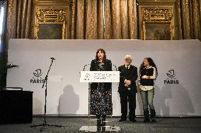 Anne Hidalgo bestows honorary citizenship on Paul Watson in Paris - FA