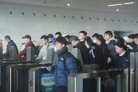 The Spring Festival Holiday Coming To End