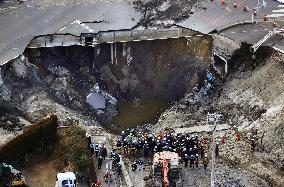 Sinkhole at intersection near Tokyo