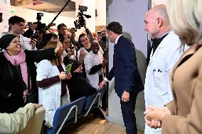 French President visits the Paris-Saclay Cancer Cluster and Institut Gustave Roussy sites