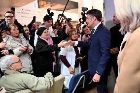 French President visits the Paris-Saclay Cancer Cluster and Institut Gustave Roussy sites