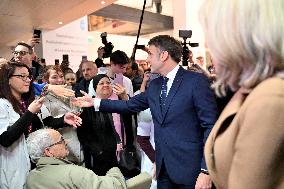 French President visits the Paris-Saclay Cancer Cluster and Institut Gustave Roussy sites