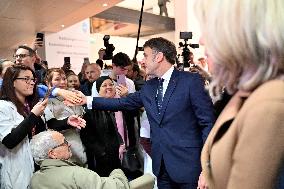 French President visits the Paris-Saclay Cancer Cluster and Institut Gustave Roussy sites