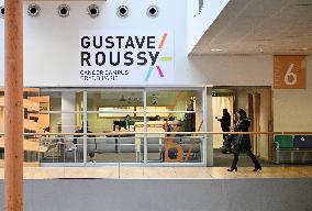 French President visits the Paris-Saclay Cancer Cluster and Institut Gustave Roussy sites