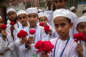 Daily Life In Dhaka