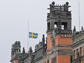 HALF MAST SWEDEN