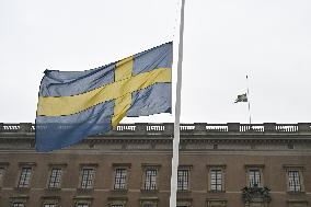 HALF MAST SWEDEN
